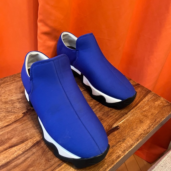 Stylish Blue Slip-On Women's Sneakers EUR 38.5 / US 8.5 IRI - wavy platform - Picture 3 of 6